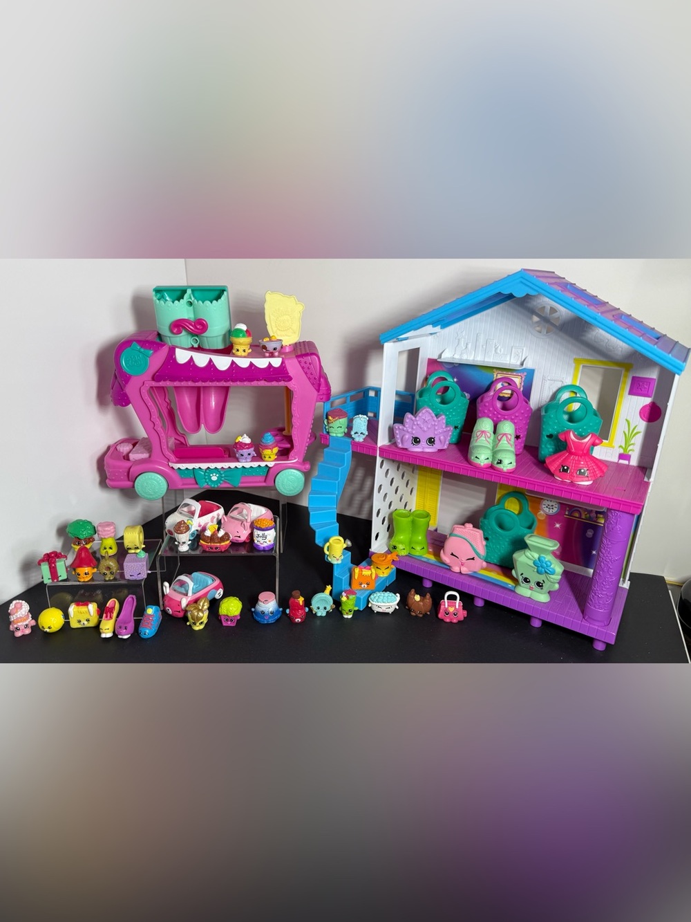 Shopkins Huge Lot Scoops Ice Cream Truck & Rainbow Beach House Playset & Figures